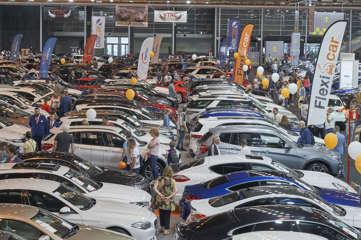 Las webs de VO bajo la lupa: OCU denuncia a 13 portales por prácticas indebidas en las condiciones de financiación de los coches