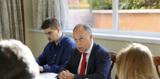 Feneval avisa: faltan 200.000 coches para poder cumplir con las reservas turísticas de Semana Santa