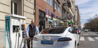 Acuerdo entre FreeNow y Repsol para acelerar la movilidad eléctrica en el sector del taxi