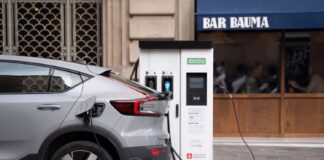 Llega tarde e incompleto, pero al fin está disponible: el Gobierno activa el mapa de puntos de carga para VE